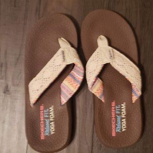 Skechers Relaxed Fit Yoga Foam Flip Flops